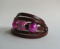 Bracelet 5 tours cuir marron perles Fuchsia