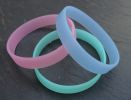 En cadeau : bracelet silicone phosphorescent