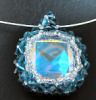 Pendentif carr&eacute; Pacific Blue sur collier torque