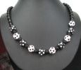 Collier &agrave; pois Noir et blanc