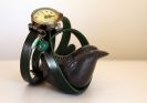 Montre bracelet triple cuir vert et breloques perles