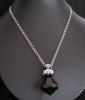 Pendentif  grosse toupie noire Swarovski sur cha&icirc;ne