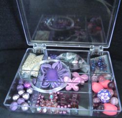 Bo&icirc;te de perles Violet, parme, rose