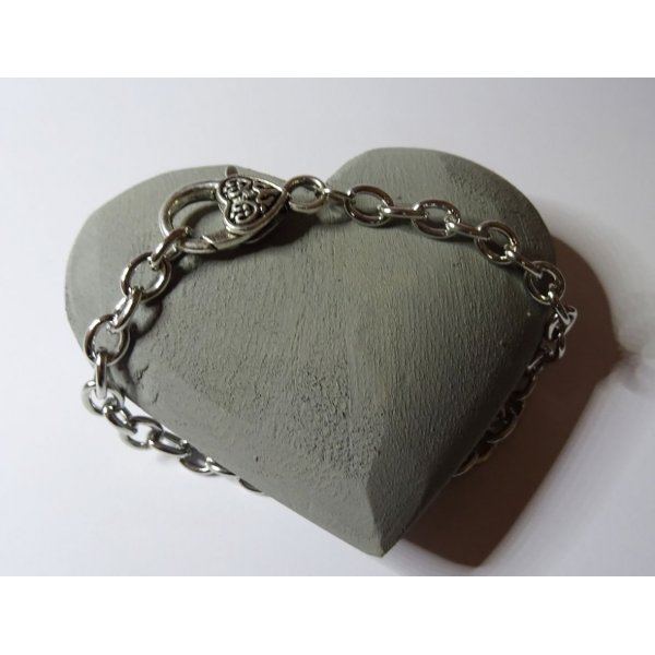 Bracelet chaîne argentée gros fermoir coeur 20 cm