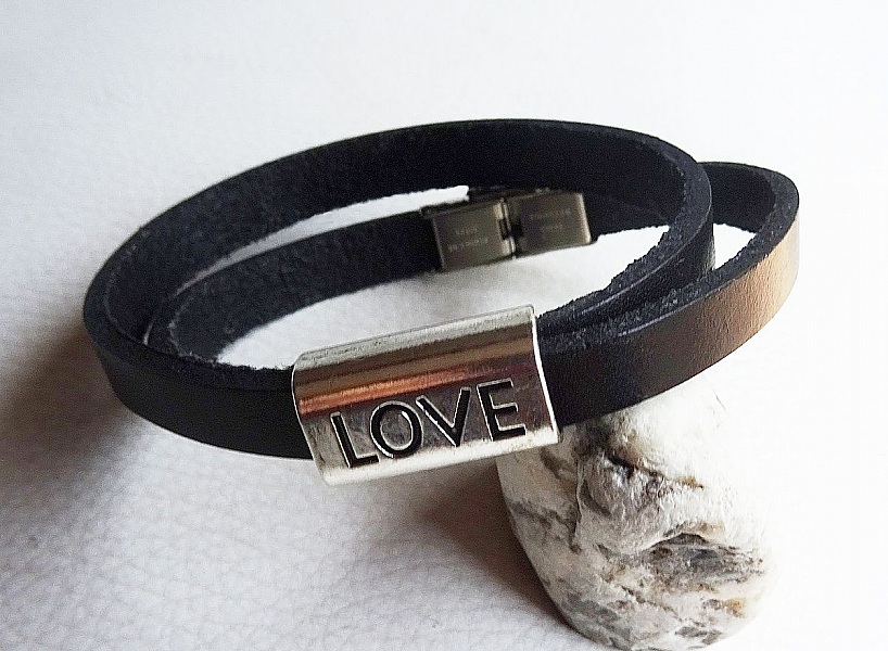 Bracelet en cuir double tours "LOVE"