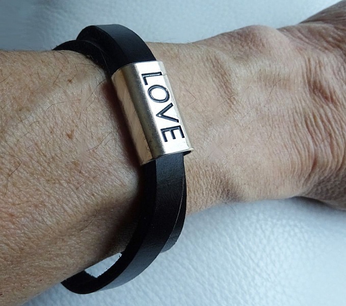 Bracelet en cuir double tours "LOVE"