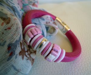 Bracelet cuir Regaliz et perles rose