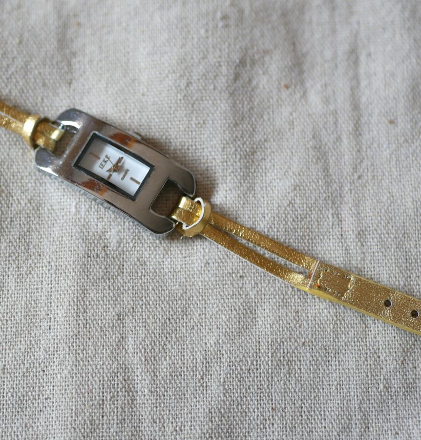 Bracelet montre simple doré