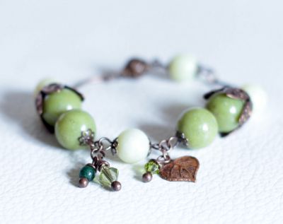 Bracelet  pierres vert anis et feuille cuivrée