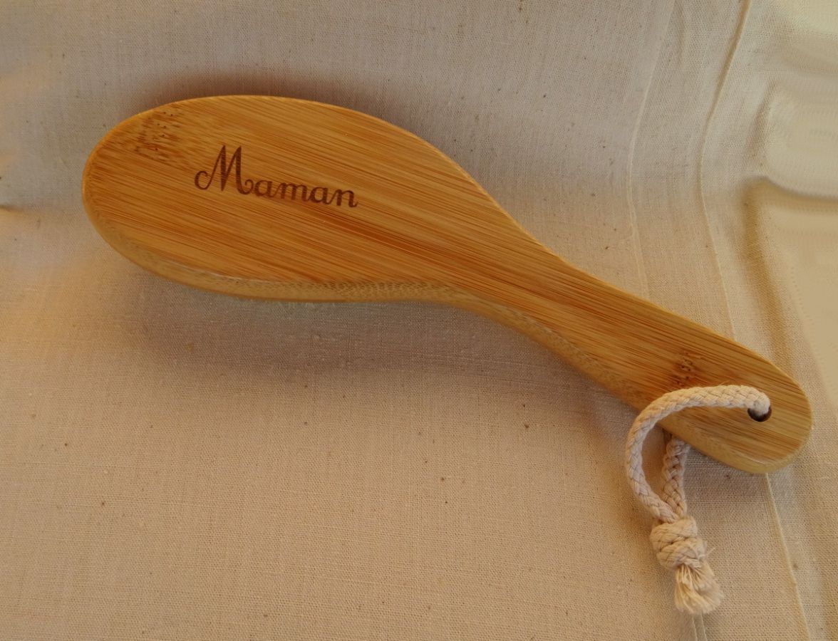 Brosse pour le bain en bois &agrave; graver