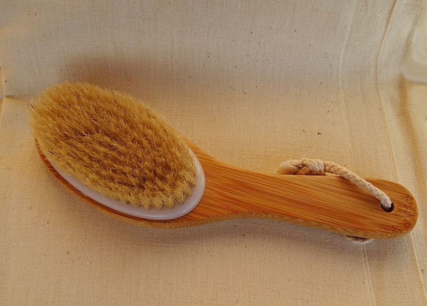 Brosse pour le bain en bois &agrave; graver