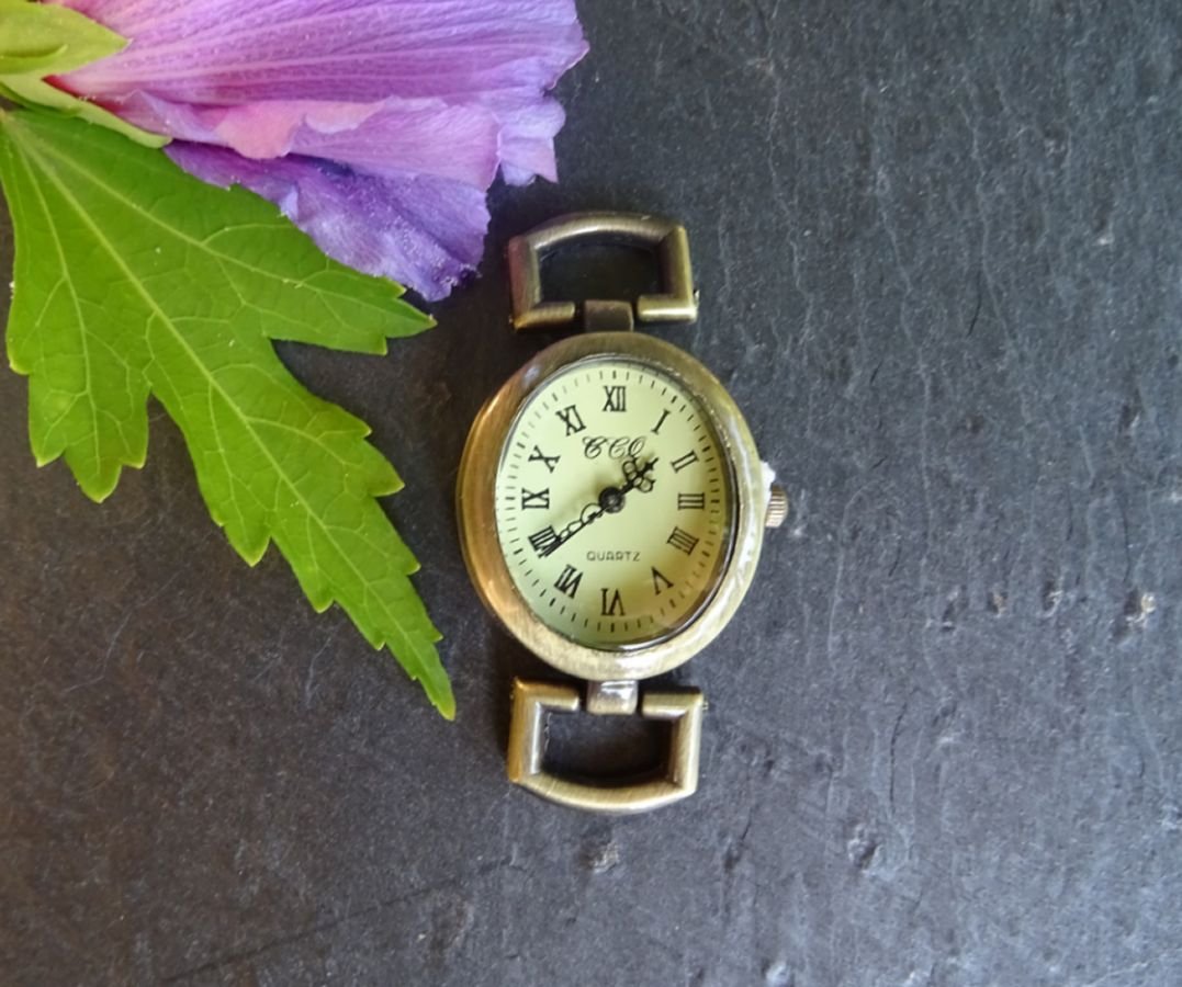 Cadran de montre ovale bronze rétro