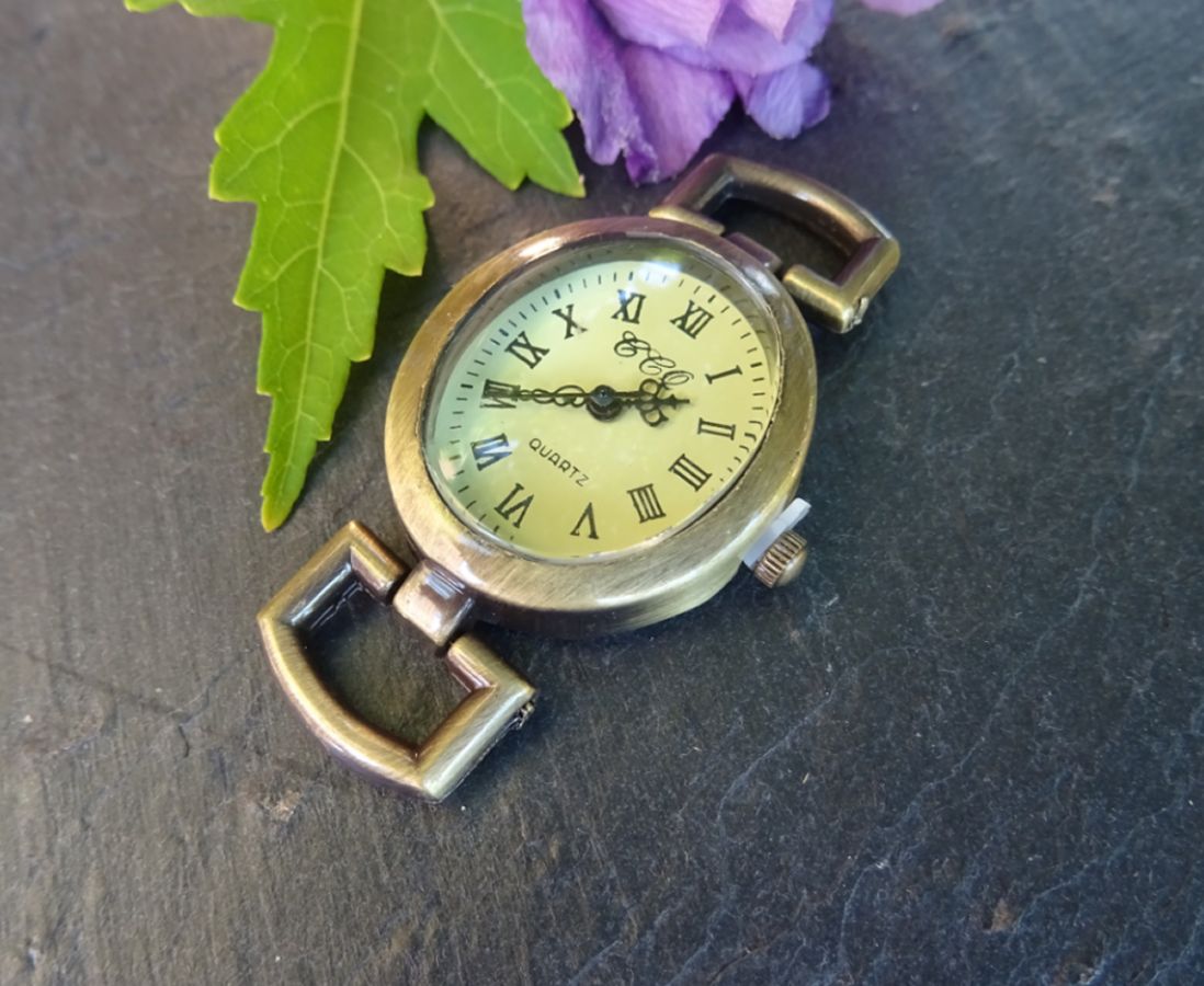 Cadran de montre ovale bronze rétro