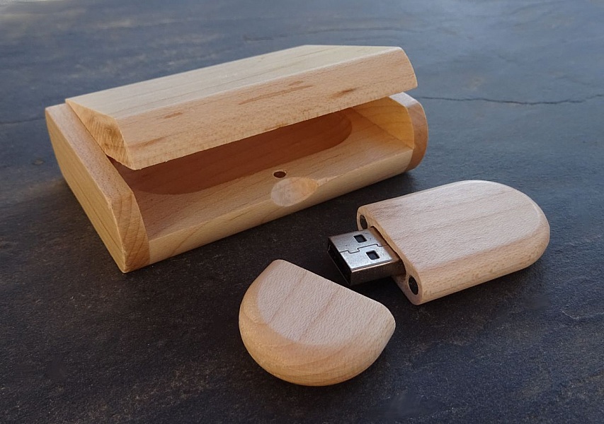 Cl&eacute; Usb 16 Go dans coffret personnalis&eacute; bois clair