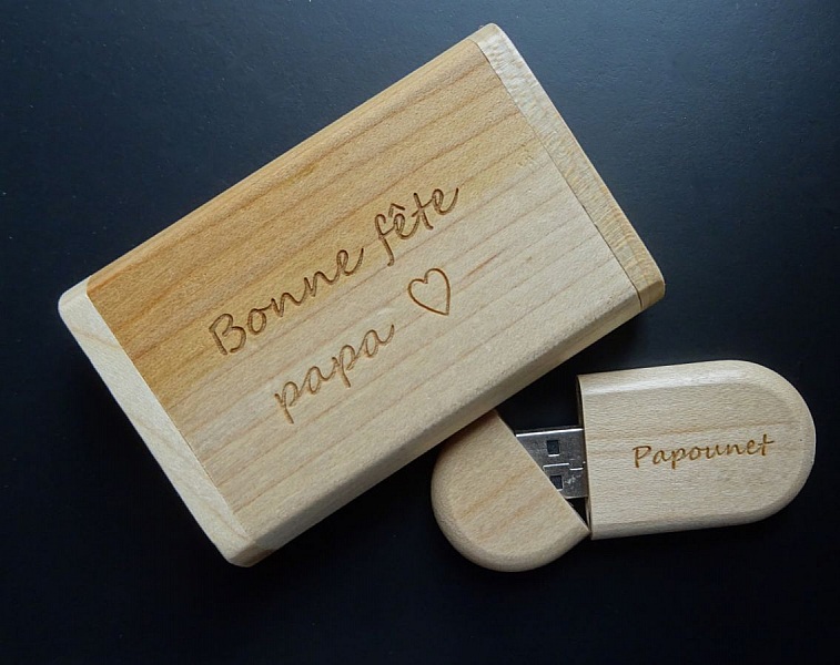 Cl&eacute; Usb 16 Go dans coffret personnalis&eacute; bois clair