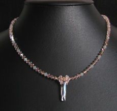 Collier colonne de cristal