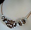 Collier Java Blanc & dor&eacute; sur cuir en kit