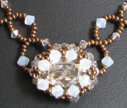 Collier Morgan ovale lunaire
