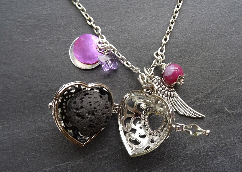Collier pendentif boite &agrave; parfum Coeur Violet