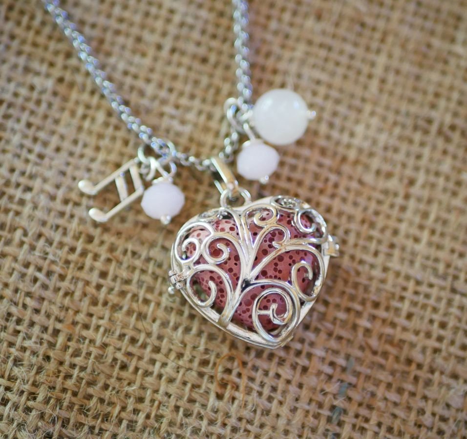 Bijou fantaisie : Collier pendentif Coeur boite à parfum avec pierre de  lave couleur au choix cadeau Saint Valentin