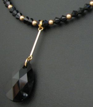 Collier pendentif larme noir