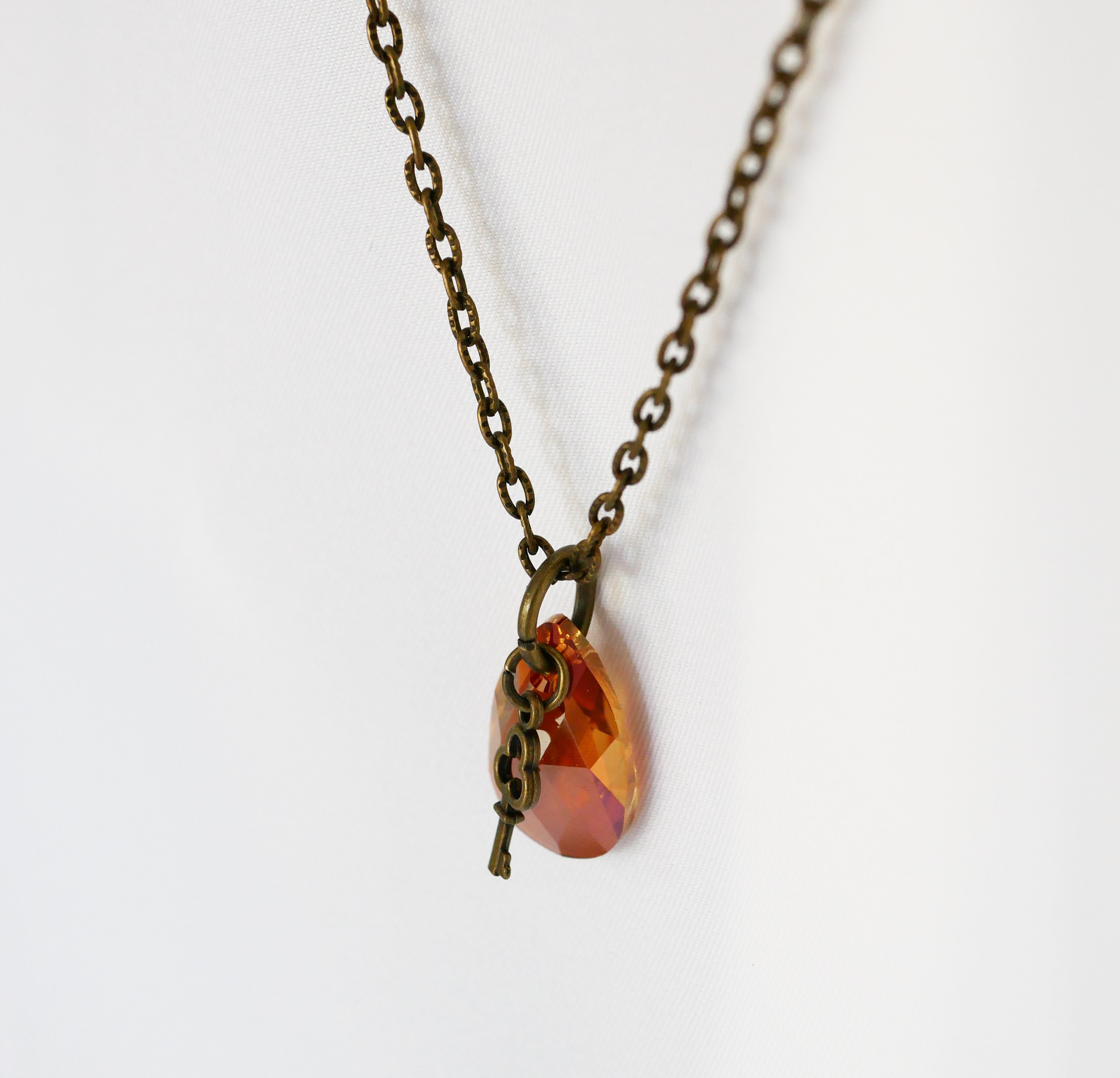 Collier pendentif Swarovski Larme ambre cuivré sur chaîne bronze vieilli