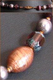 Collier Verre souffl&eacute; violet gris