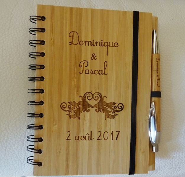 Livre d'or en bois pour mariage ou c&eacute;r&eacute;monie
