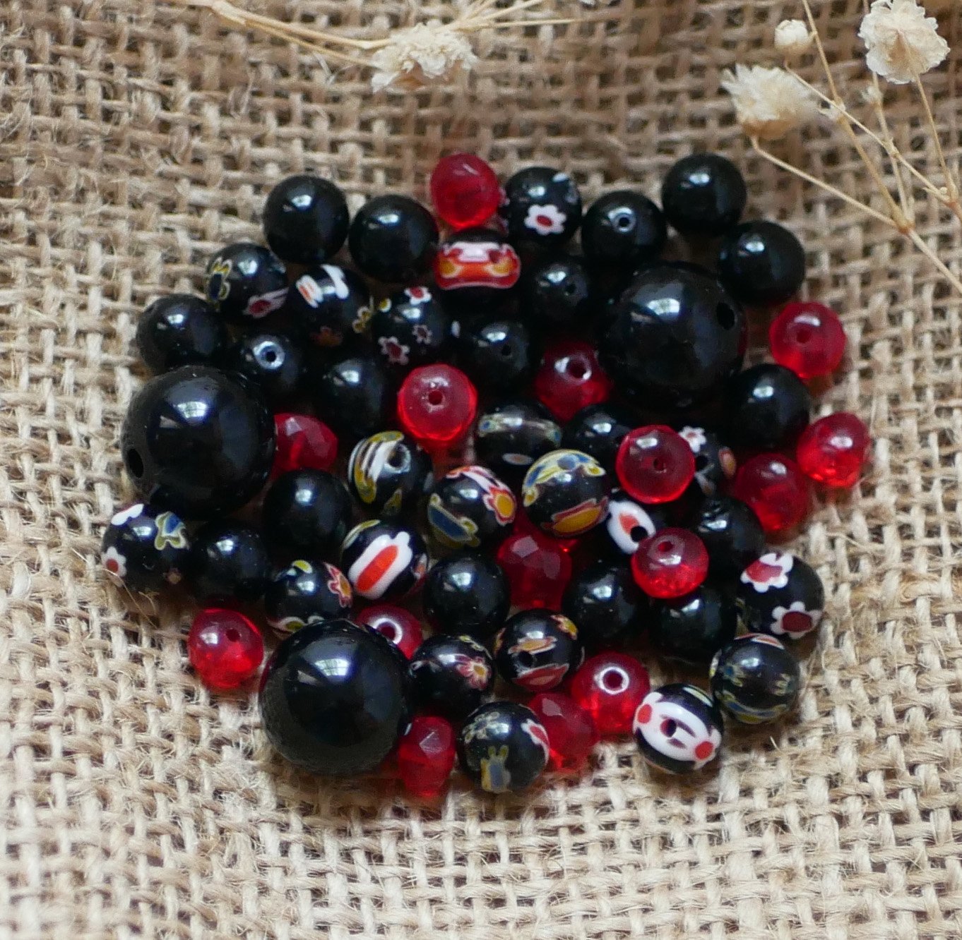 Lot de perles rondes en verre Noir et Rouge
