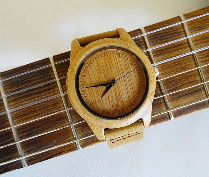 Montre en bois &agrave; graver pour femme - cuir marron