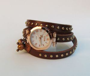 Montre or rose bracelet cuir marron breloques cuivr&eacute;es