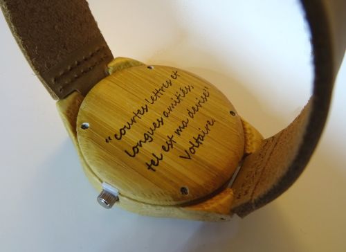 Montre homme bois clair sur bracelet cuir &agrave; personnaliser