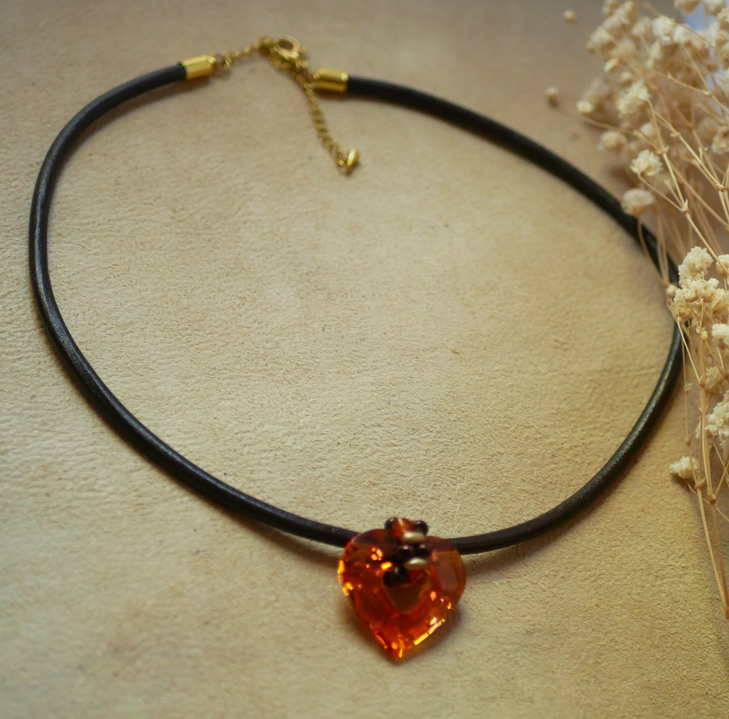 Pendentif coeur cristal Swarovski ambré sur cuir marron