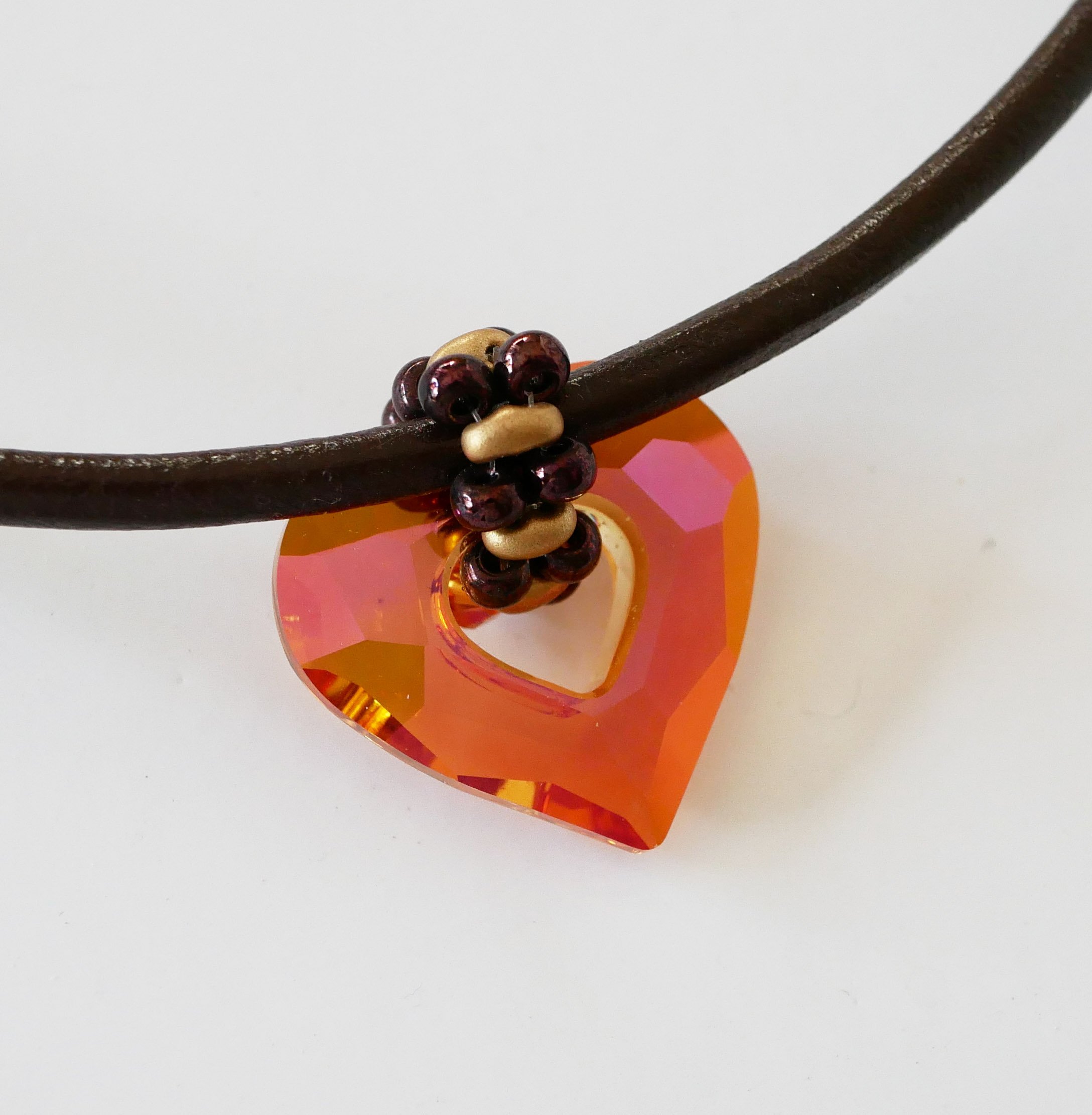 Pendentif coeur cristal Swarovski ambré sur cuir marron