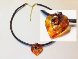 Pendentif coeur Swarovski sur cuir marron