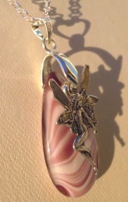 Pendentif f&eacute;e et Marbrine Violet sur chaine d'argent
