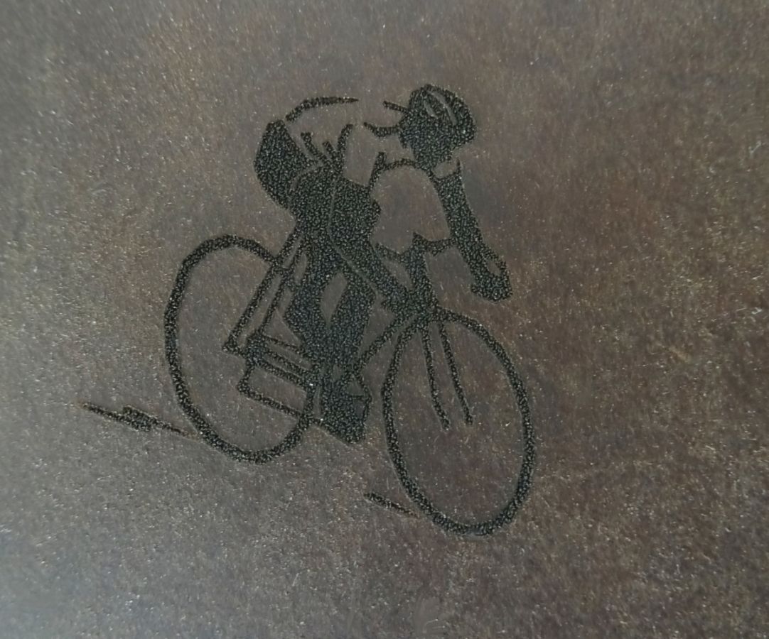 Pochette &agrave; graver en cuir Marron bouton pression 