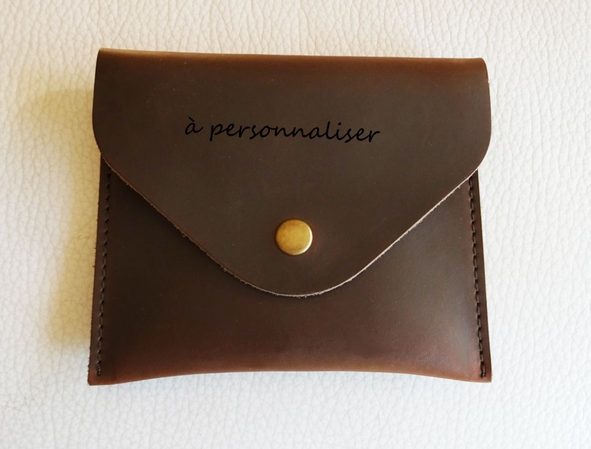 Pochette &agrave; graver en cuir Marron bouton pression 