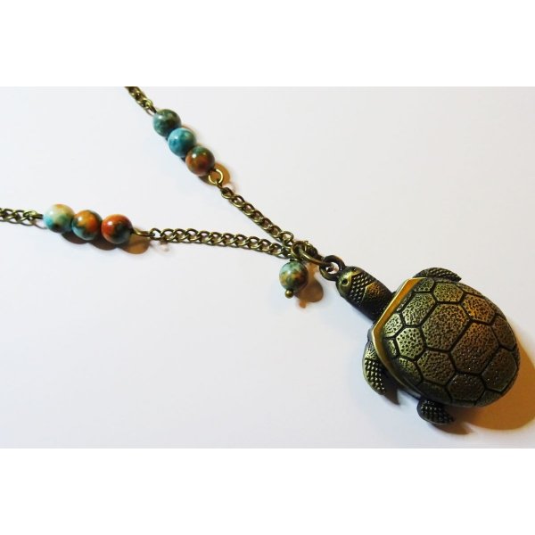 Sautoir pendentif gousset tortue aux perles 