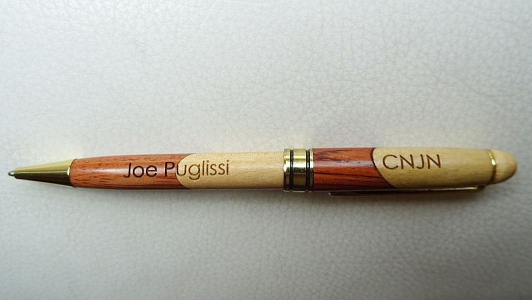Stylo bois bicolore grav&eacute; &agrave; personnaliser