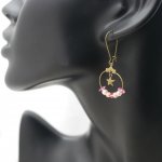 Boucles d'oreilles petites créoles laiton aux perles rose et pêche