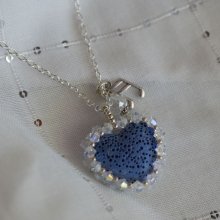 Pendentif  Coeur pierre de lave bleu diffuseur sur chaîne argentée